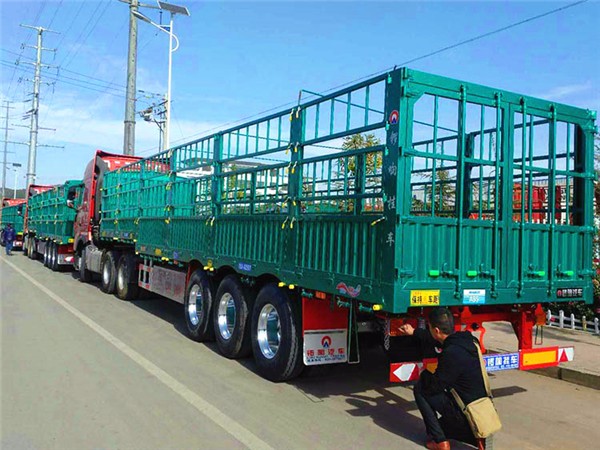 Warehouse Fence Semi-Trailers