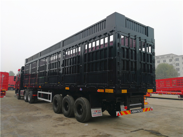 Warehouse Fence Semi-Trailers