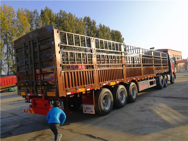 Warehouse Fence Semi-Trailers